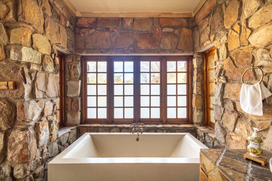 5 Bedroom Property for Sale in Uitenhage Rural Eastern Cape